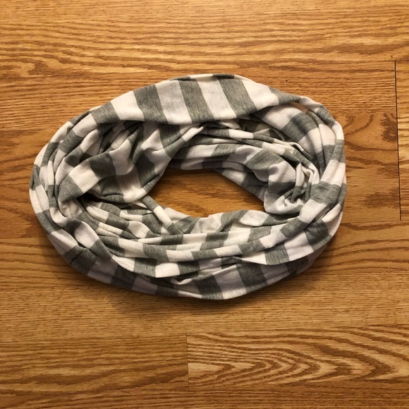 BLUENOTES - 2 infinity scarves - Picture 2 of 3